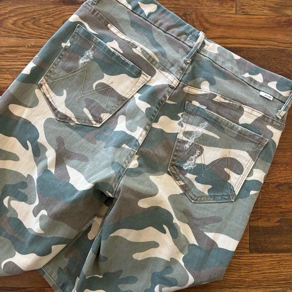 Mother High Waisted Looker Ankle Fray in See Me (Camo) - Picture 8 of 12